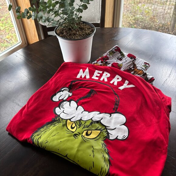 Grinch Pajamas Set Official Women's Small |Festive Holiday Set| Soft & Comfy - Picture 1 of 3